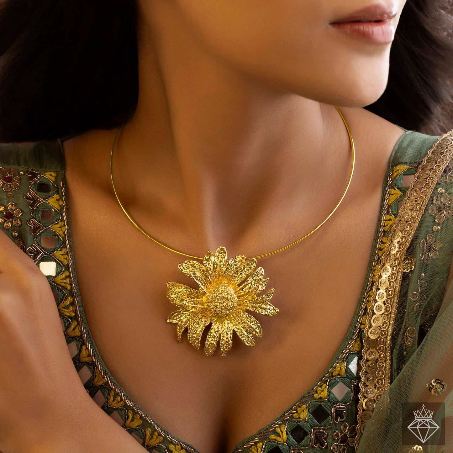 Anti-Tarnish Golden Sunflower Necklace ⭐️⭐️⭐️⭐️⭐️ 100% Satisfied Customers