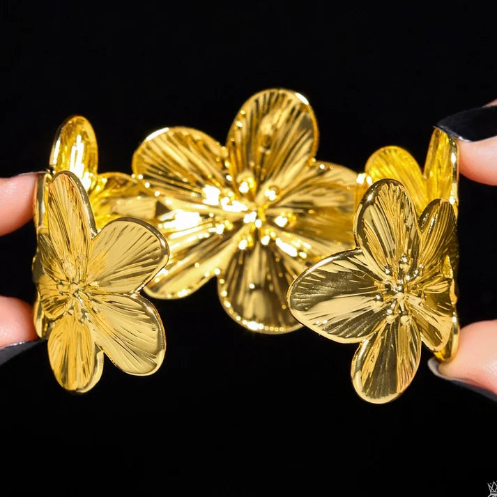 Anti-Tarnish Golden Flower Bracelet (Adjustable Size) ⭐️⭐️⭐️⭐️⭐️ 100% Satisfied Customers