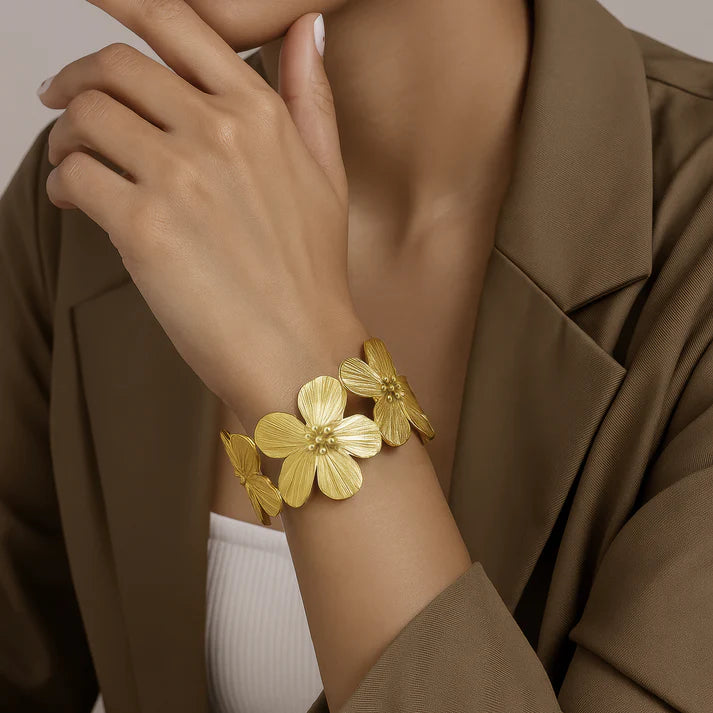 Anti-Tarnish Golden Flower Bracelet (Adjustable Size) ⭐️⭐️⭐️⭐️⭐️ 100% Satisfied Customers