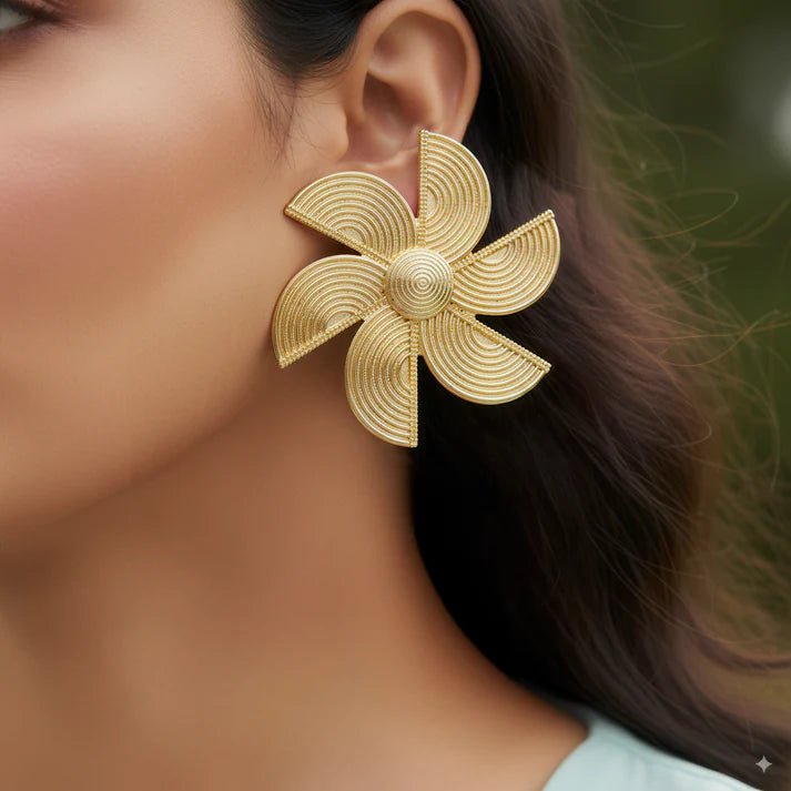 Anti-Tarnish Fan Shape Studs ⭐️⭐️⭐️⭐️⭐️ 100% Satisfied Customers