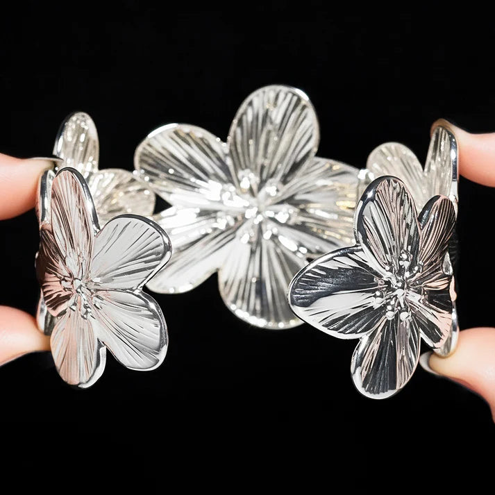 Anti-Tarnish Silver Lily Flower Bracelet ⭐️⭐️⭐️⭐️⭐️ 100% Satisfied Customers