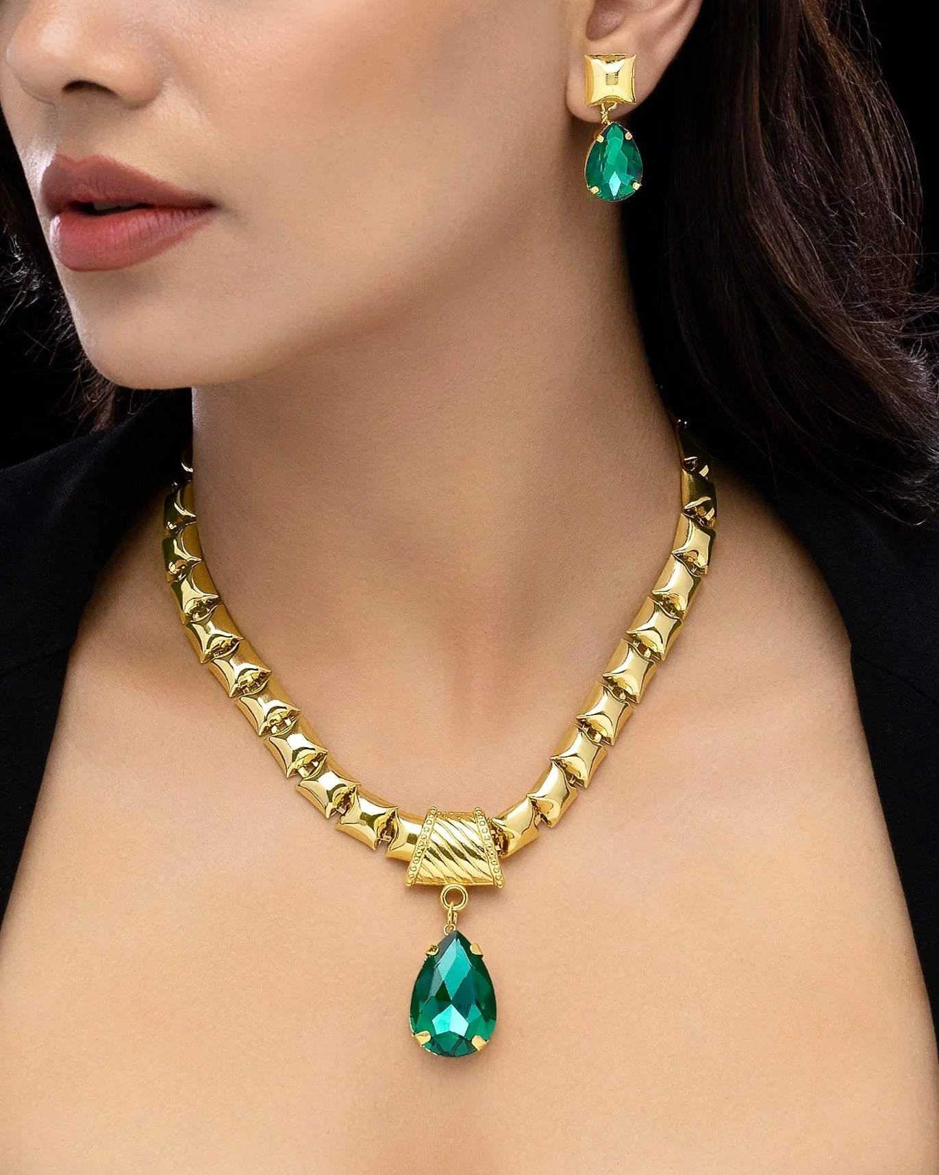 PRAO Anti-Tarnish Emerald Crystal Necklace Set With Earrings ⭐️⭐️⭐️⭐️⭐️ 100% Satisfied Customers