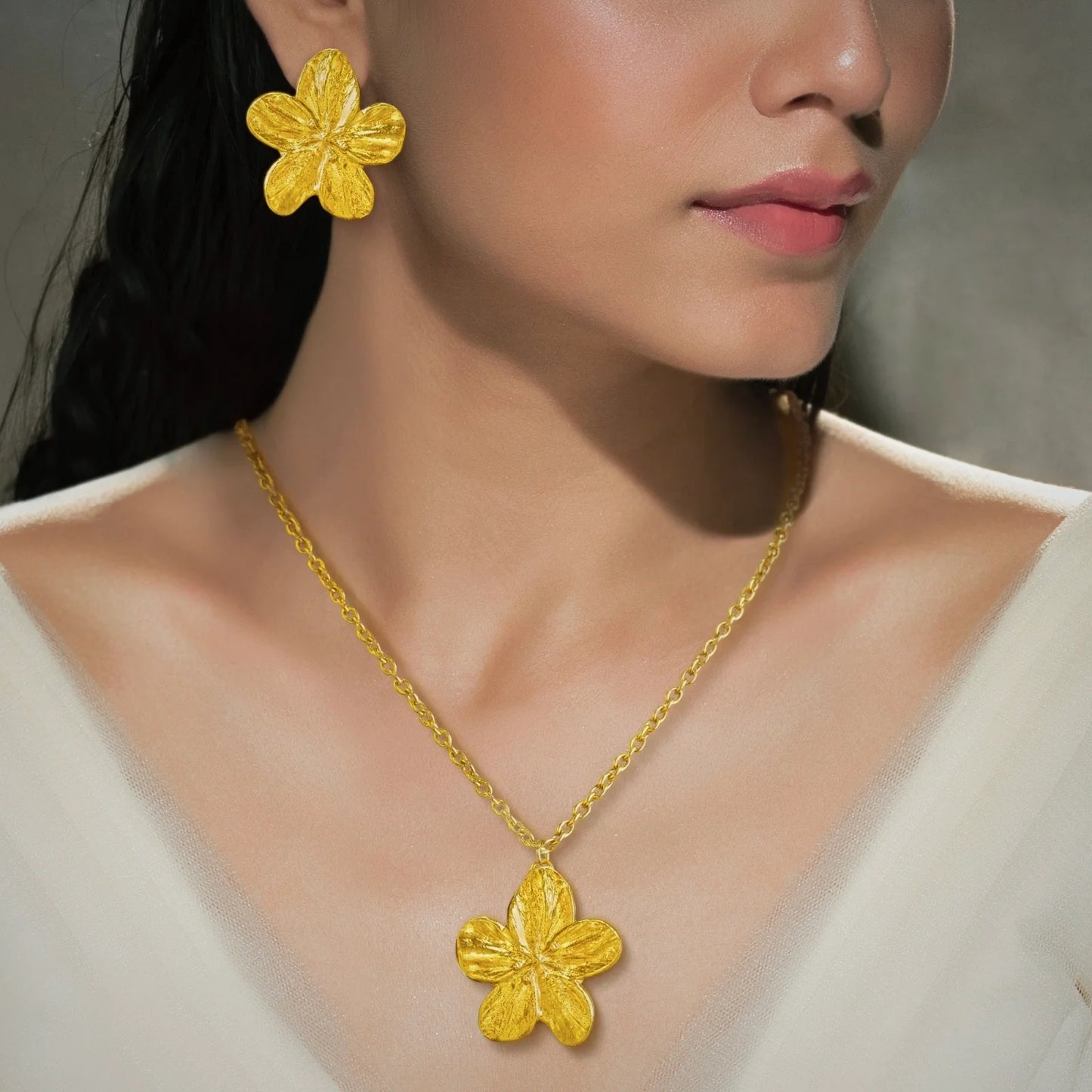 Anti-Tarnish Lily Flower Necklace Set With Earrings ⭐️⭐️⭐️⭐️⭐️ 100% Satisfied Customers