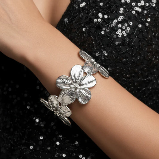 Anti-Tarnish Silver Lily Flower Bracelet ⭐️⭐️⭐️⭐️⭐️ 100% Satisfied Customers